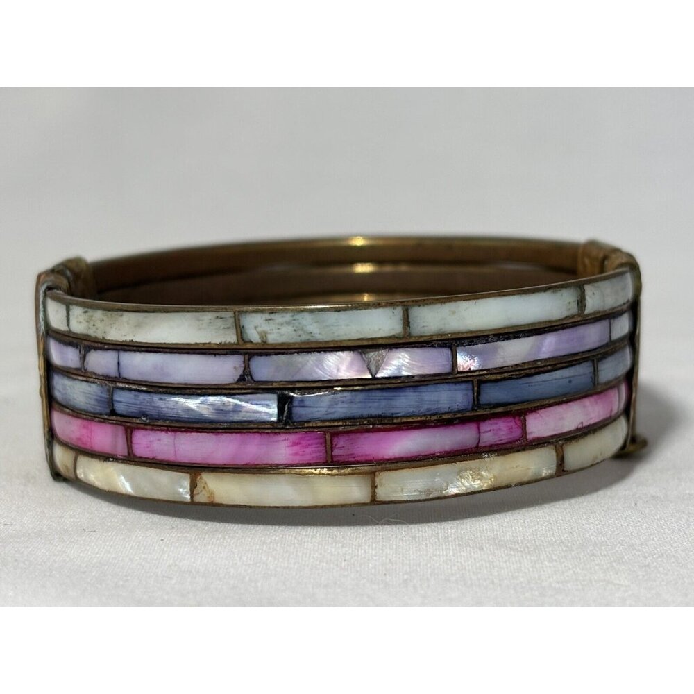 Vintage Dyed Mother of Pearl Inlay & Brass Bracelet w Unique Hinged Pin Closure - Picture 3 of 5